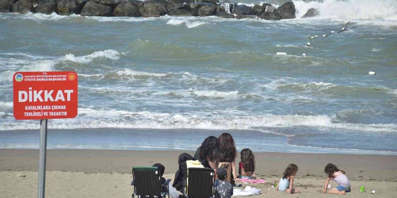 Binlerce tatilci oraya akın ediyordu, denize girmek yasaklandı
