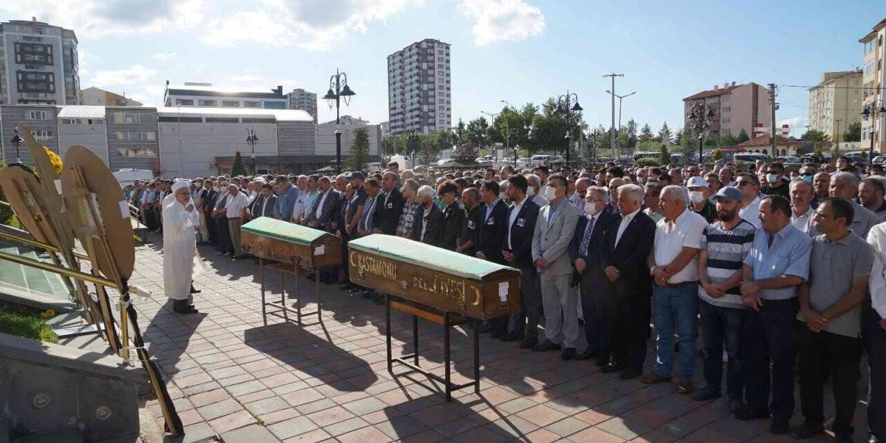 Kastamonu’daki feci kazada ölen amca ve yeğeni toprağa verildi