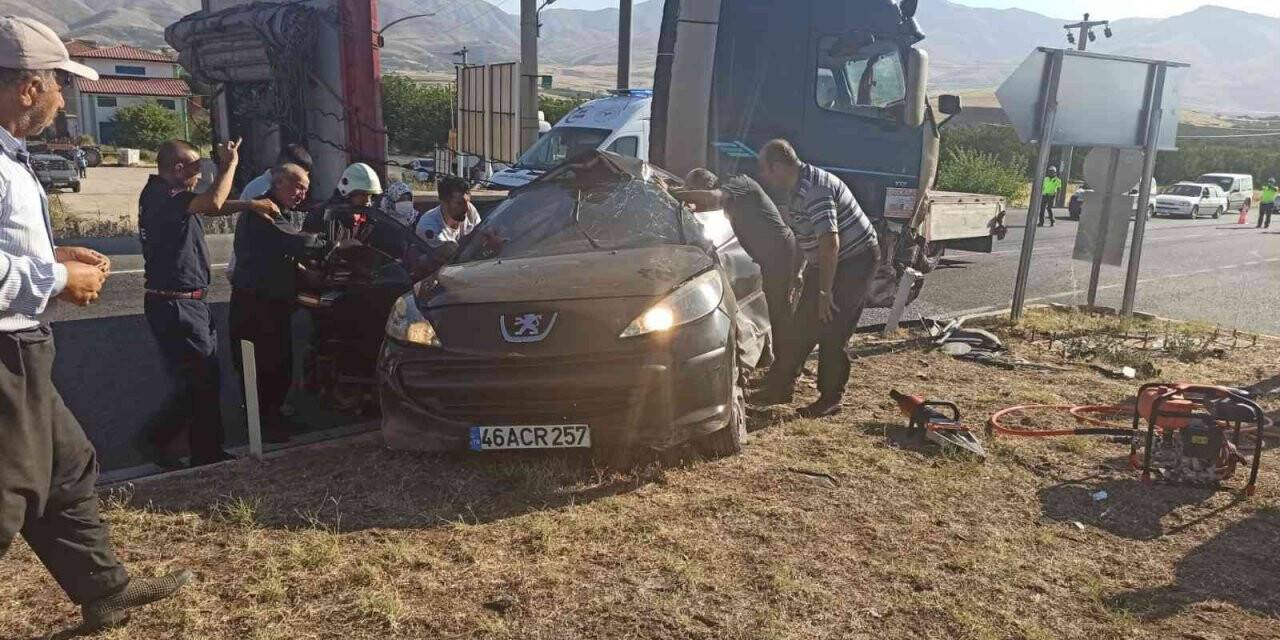 Malatya’da iki araç çarpıştı: 1 yaralı