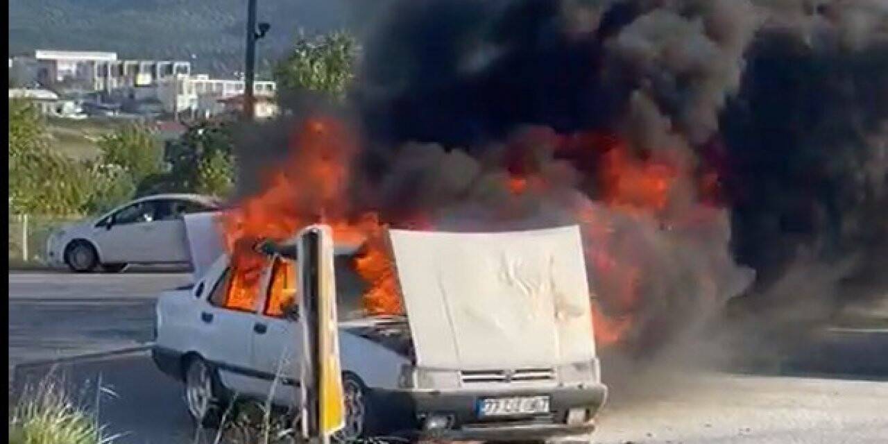 Yalova’da akaryakıt istasyonunda otomobil alev aldı