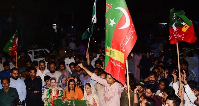 Pakistan'da siyasi durum ekonomiyi etkilemeyi sürdürüyor
