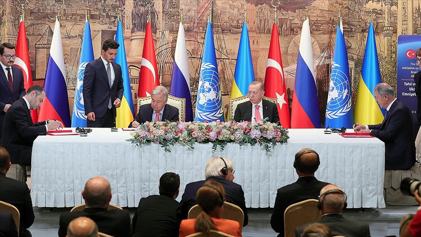 Ukrayna tahılının Karadeniz üzerinden ihracı için İstanbul'da imzalanan anlaşma, dünya gündeminde