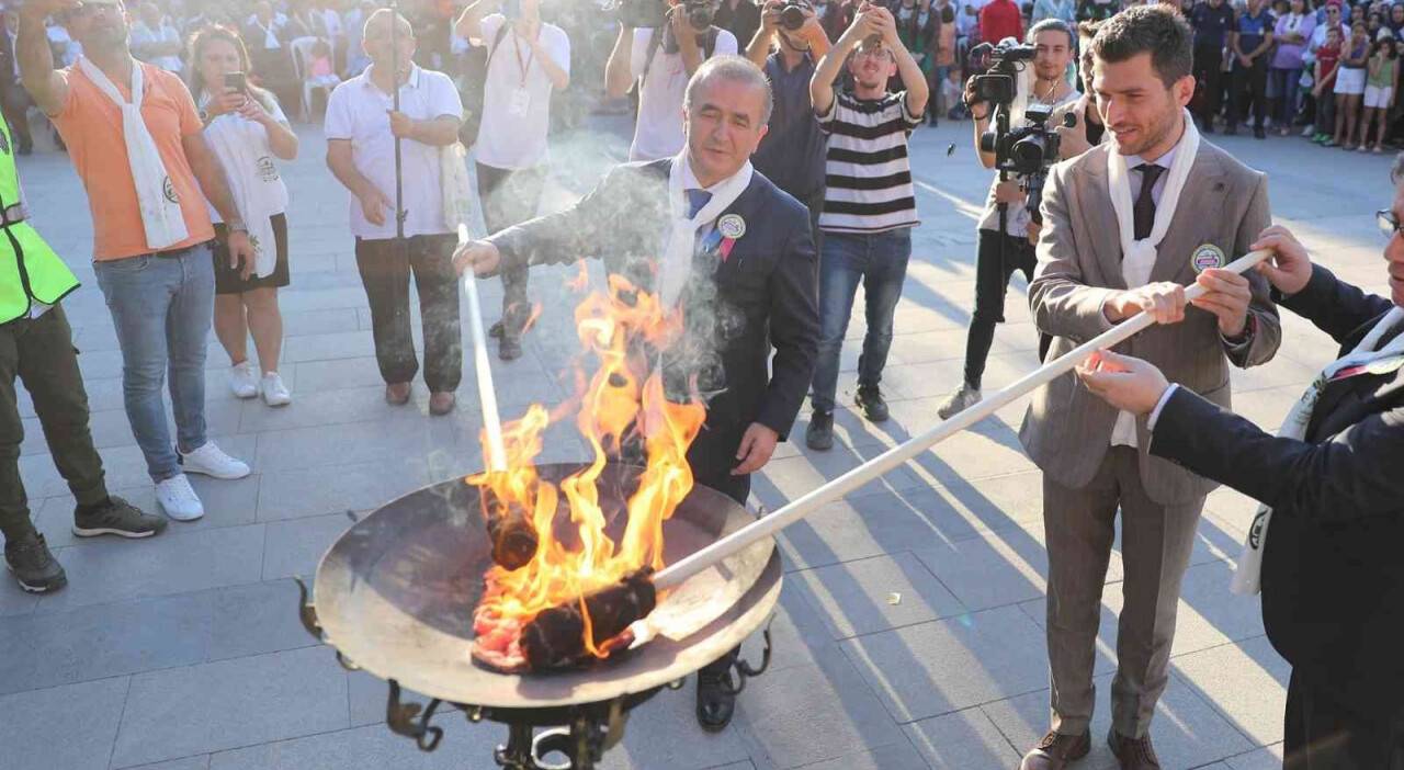Yaprak festivali renkli görüntülerle başladı