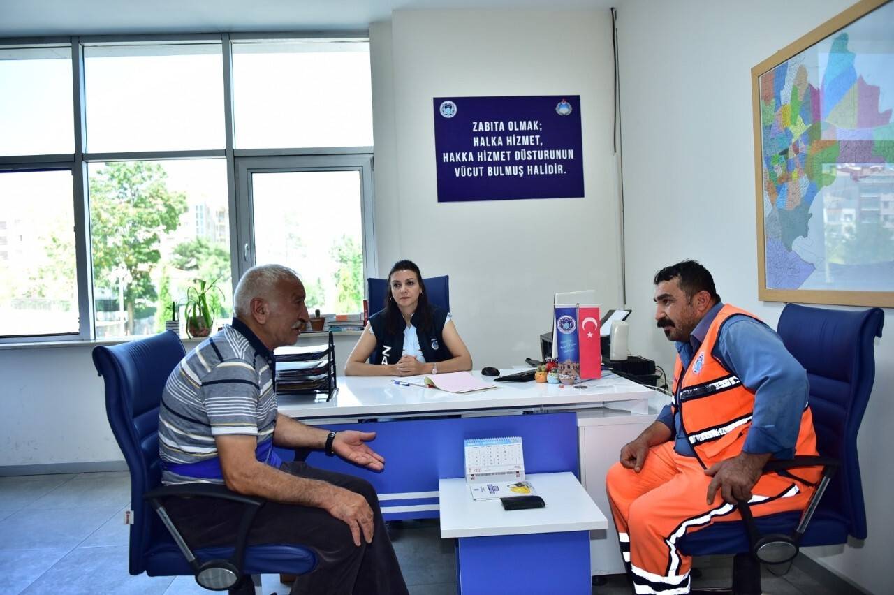 Temizlik personelinden örnek davranış