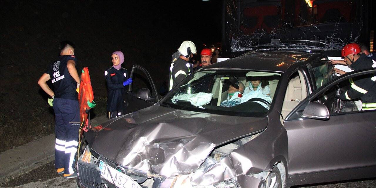 Manisa’da faciaya ramak kaldı: Otobüs ve 2 otomobilin karıştığı trafik kazasında 4 kişi yaralandı