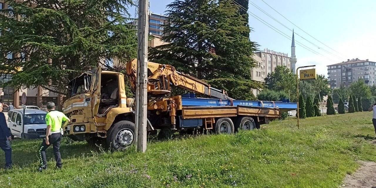 Freni boşalan vinç dehşet saçtı: 1 ölü, 1 yaralı