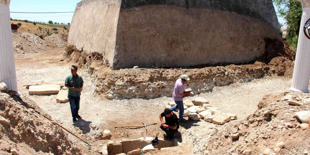 Belediyenin başvurusuyla yapılan kazılarda Roma Dönemi’ne ait mezarlar bulundu