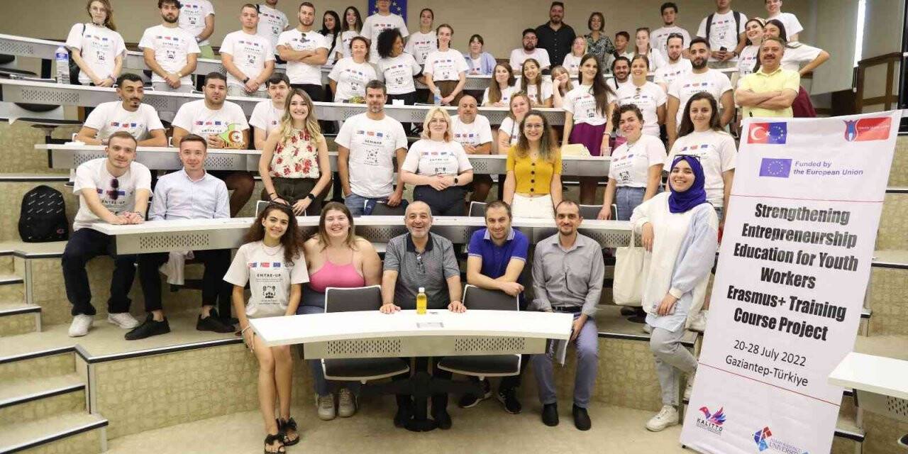 “Gençlik Çalışanları için Girişimcilik Eğitiminin Güçlendirilmesi” projesi HKÜ’de açıldı