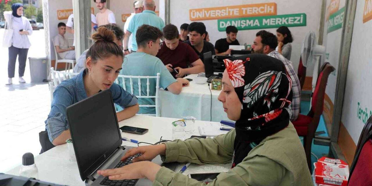 Bağcılar Belediyesinden öğrencilere üniversite tercihi desteği