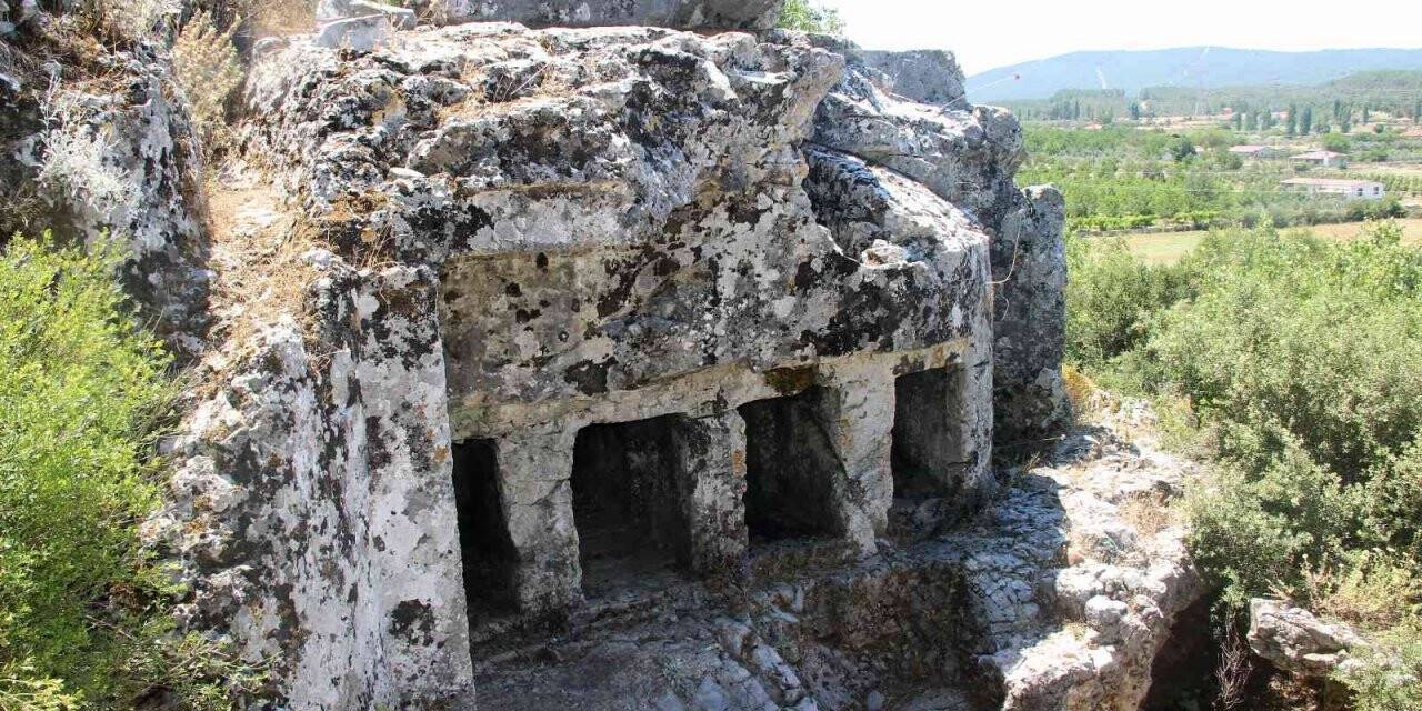 Gizemli kent Thera’da tiyatro gün yüzüne çıktı