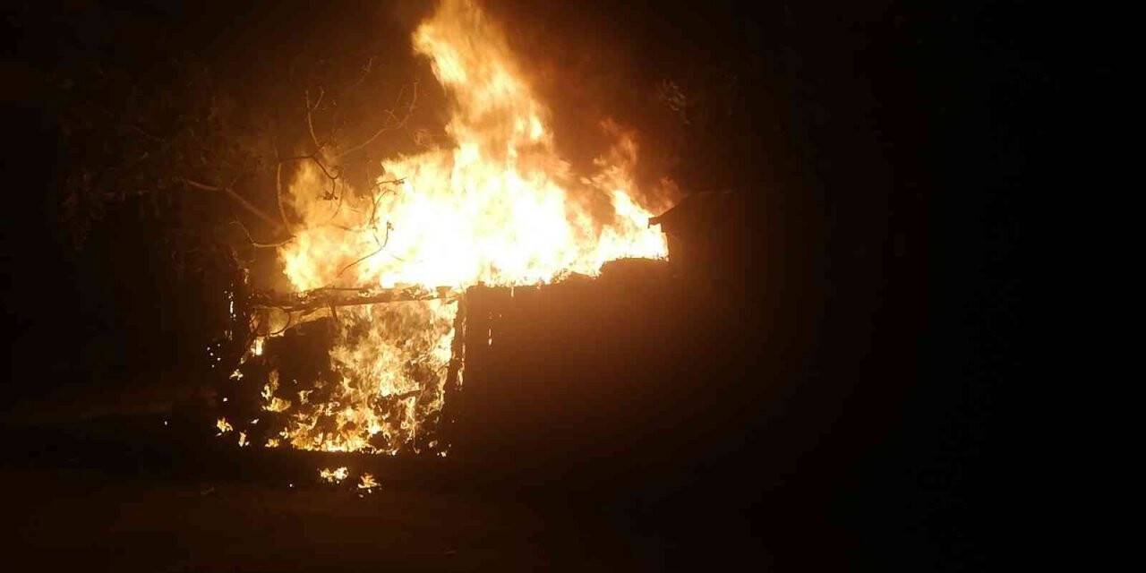 Çocukların oyunu, barakayı alev alev alev yaktı