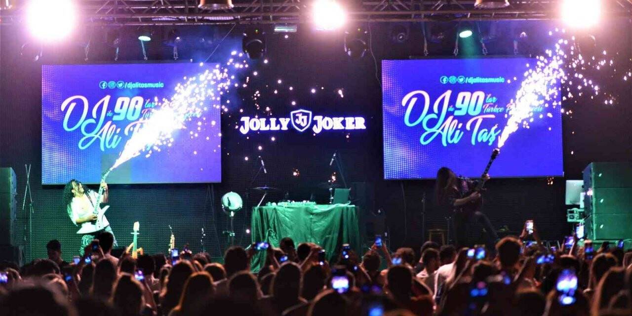 Bursalılar sezon finalini 90’lar ile yaptı