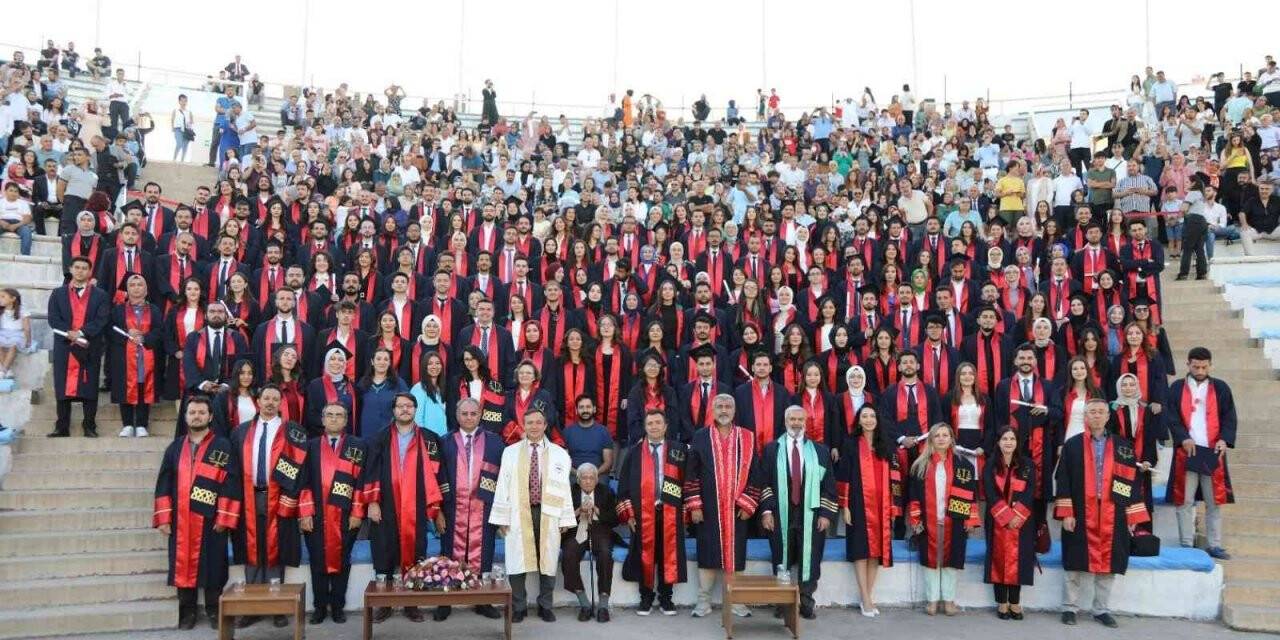 ERÜ Hukuk Fakültesi 15. dönem mezunlarını verdi