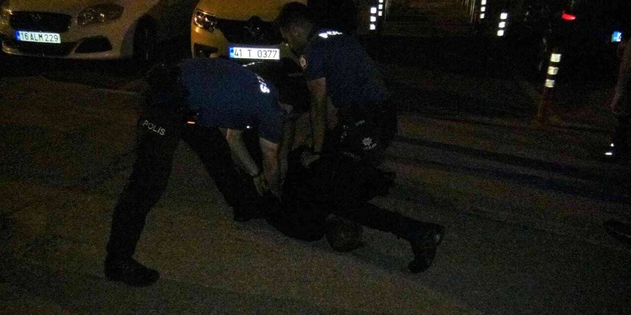 Babasıyla tartışan genç, polis ve itfaiye ekiplerine zor anlar yaşattı