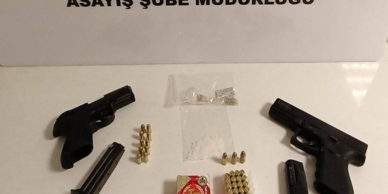 Eskişehir’de çok sayıda tabanca ve uyuşturucu madde ele geçirildi