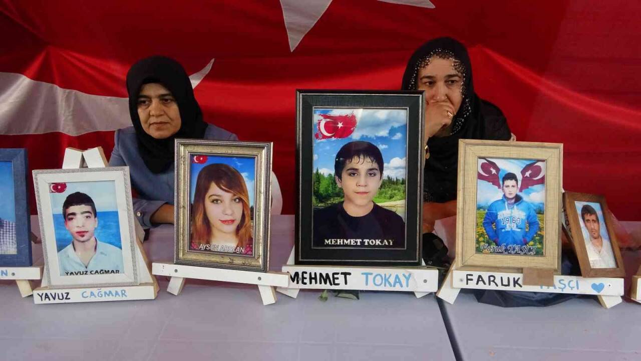 Terör mağduru ailelerin evlat nöbeti bin 57’nci gününde