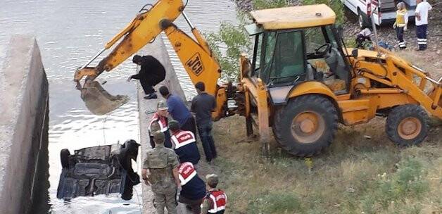 Otomobil Sulama Kanalına Uçtu: 2 Ölü