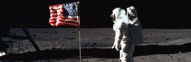 Ay’a ayak basan ikinci astronotun ceketi 2.8 milyon dolara satıldı