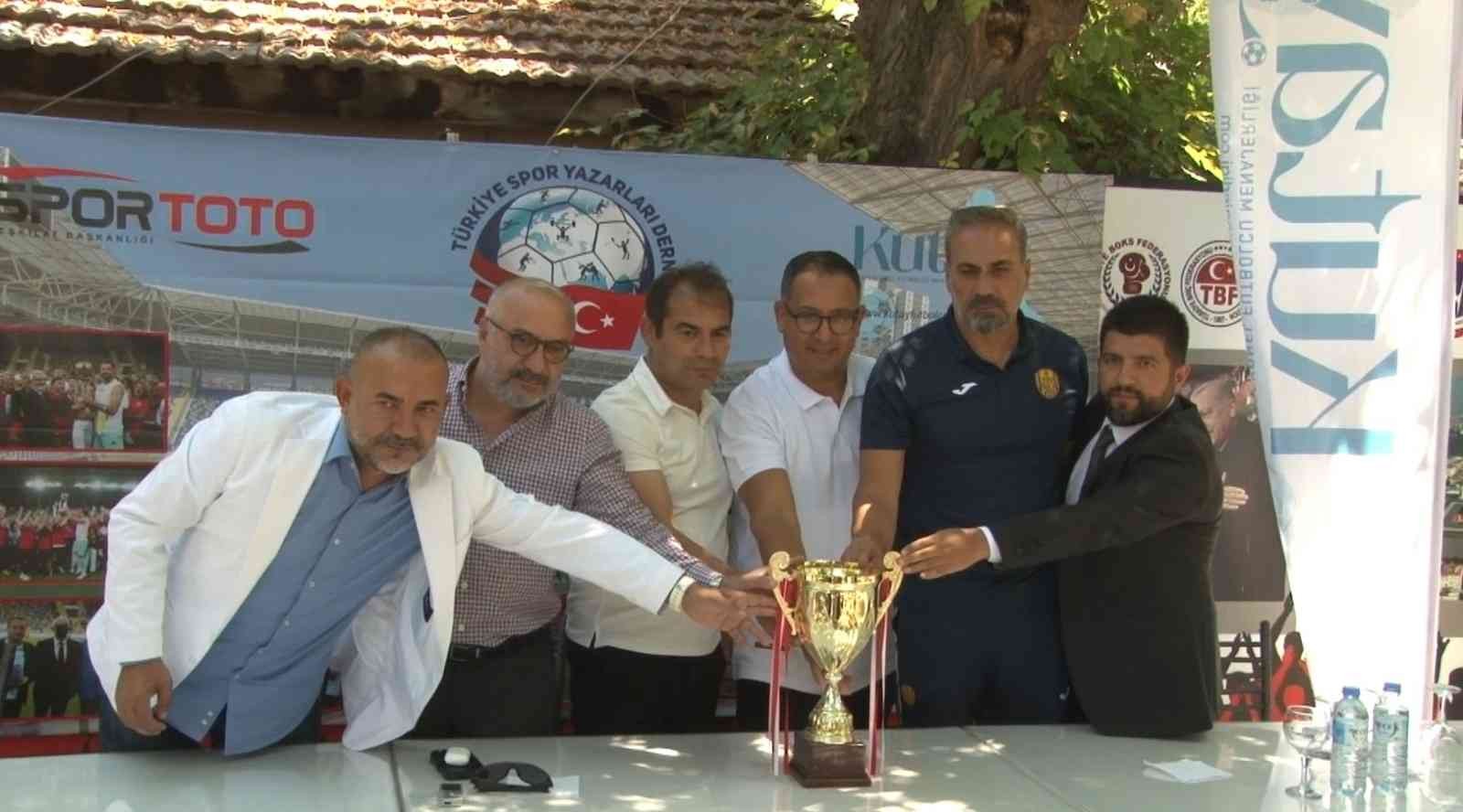 TSYD Ankara Şubesi’nin düzenlediği turnuva öncesi MKE Ankaragücü ve Gençlerbirliği bir arada