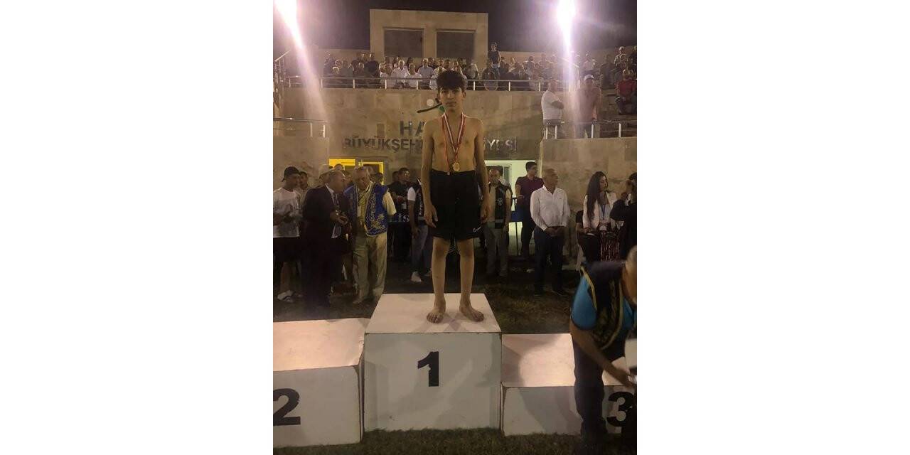 Aba güreşinde Türkiye Şampiyonu oldu