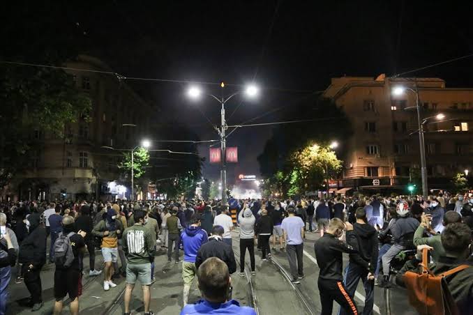Ukrayna'daki savaş Belgrad'da protesto edildi