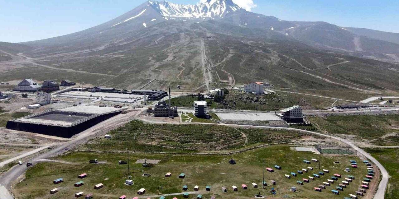 2 bin 200 metre rakımda sağlık kampı