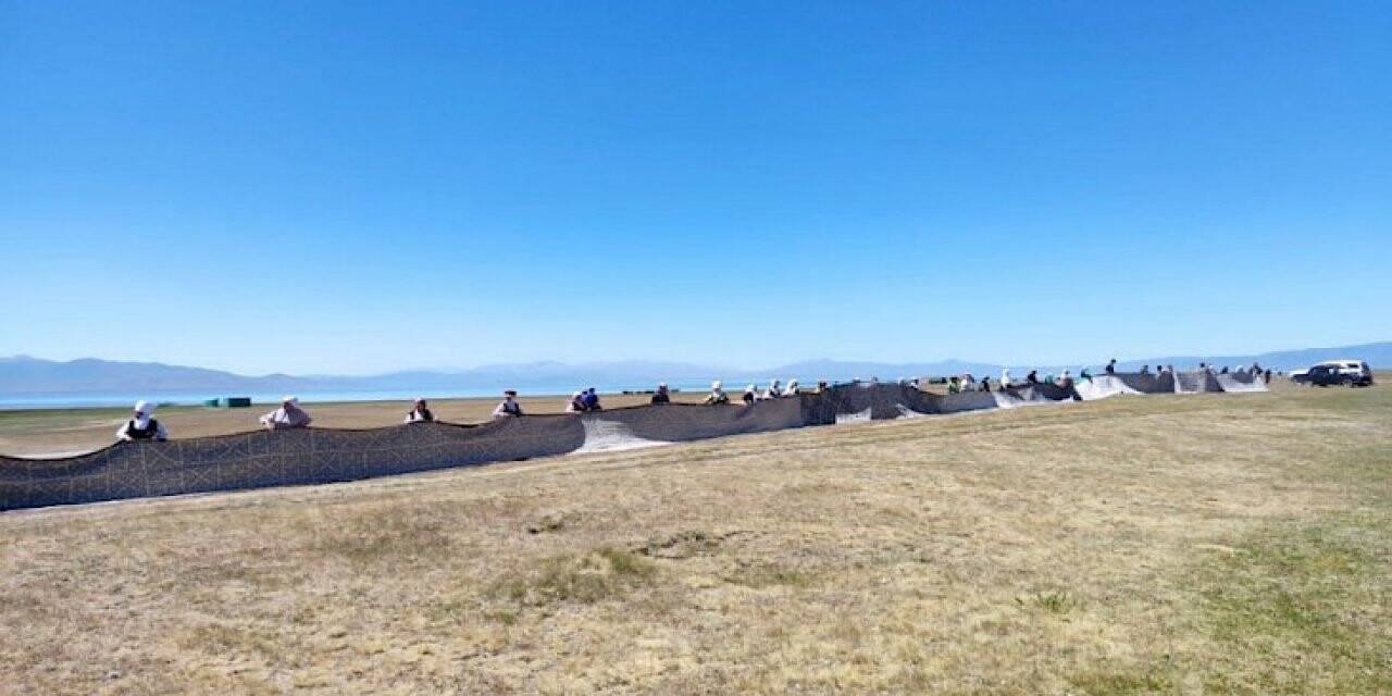 Kırgızistan’da 130 metre uzunluğunda keçe halı yapıldı
