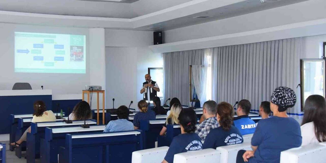 Salihli Belediyesi’nde ’En İyi Narkotik Polis: Anne’ eğitimi verildi