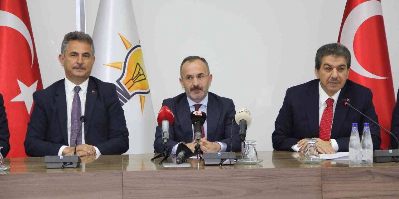 AK Partili 11 büyükşehir grup başkanvekili İzmir’de buluştu