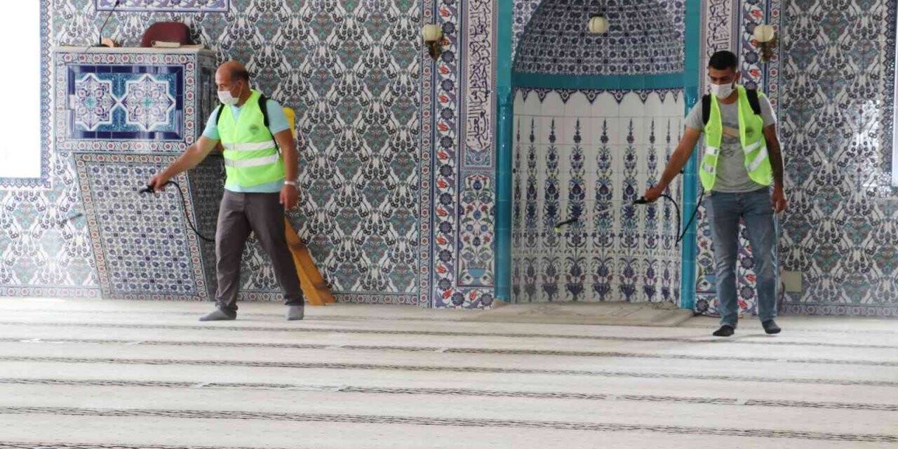 Toroslar’da ibadethanelerin dezenfeksiyonu sürüyor