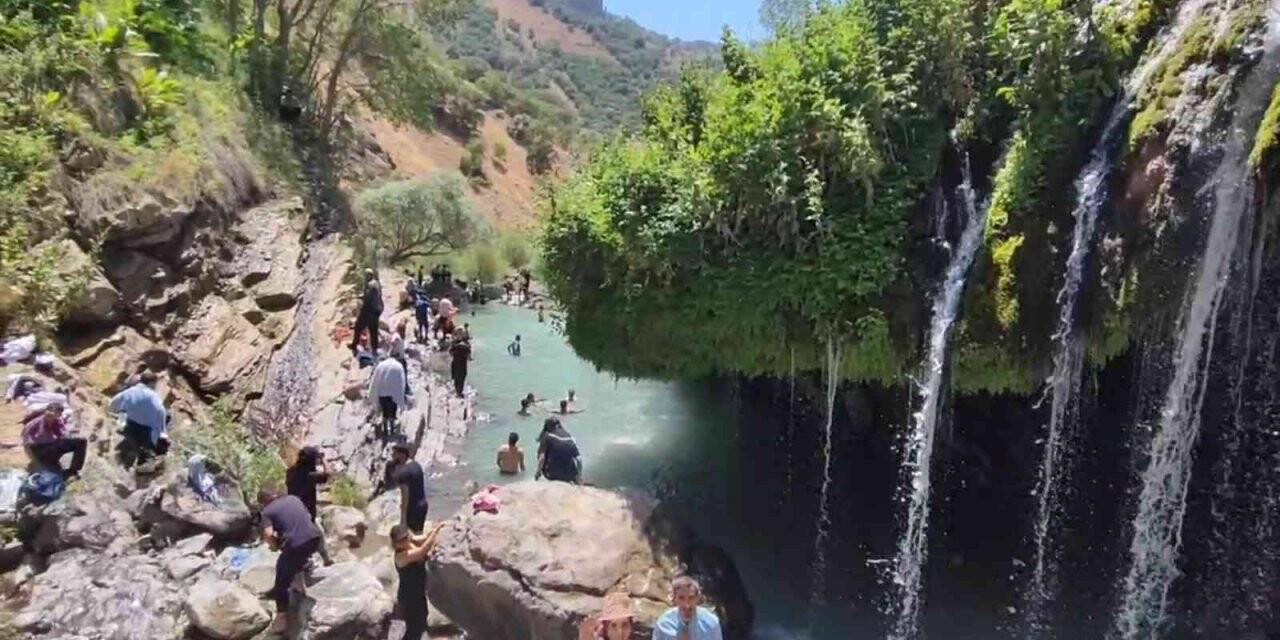 Dağcılar Kaval Şelalesi’ni gezdi