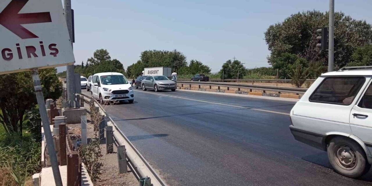 Yola dökülen zeytinyağı sürücülere zor anlar yaşattı