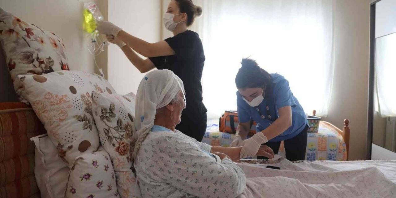 Kartal Belediyesi, ‘Evde Ücretsiz Sağlık Hizmeti’ ile sosyal belediyecilikte örnek oluyor