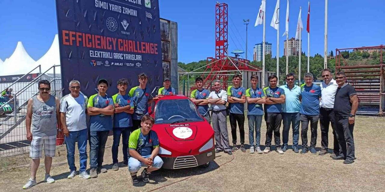 Liseli öğrencilerin yaptığı elektrikli otomobil, göz doldurdu