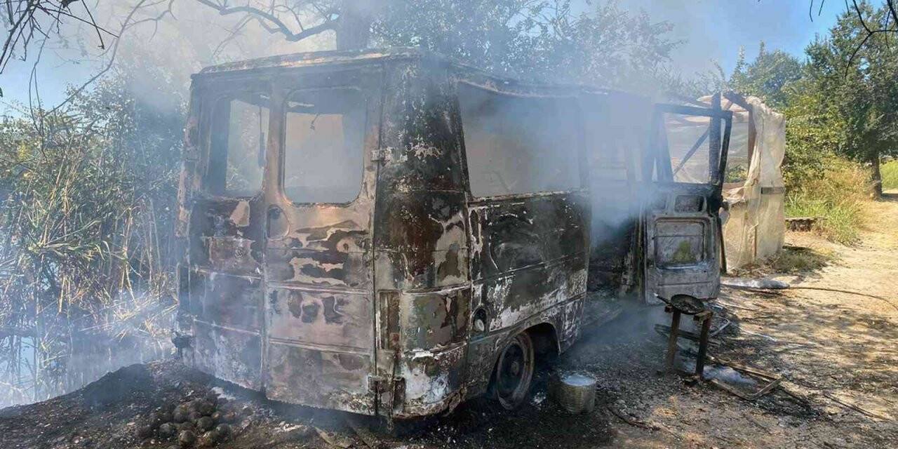 Kullanılmayan araçta başlayan yangın Sazlık alana sıçradı