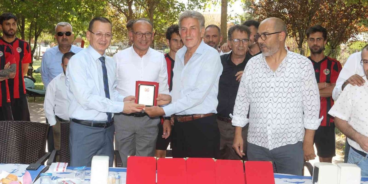 Turgutluspor’dan eski başkanlara teşekkür plaketi