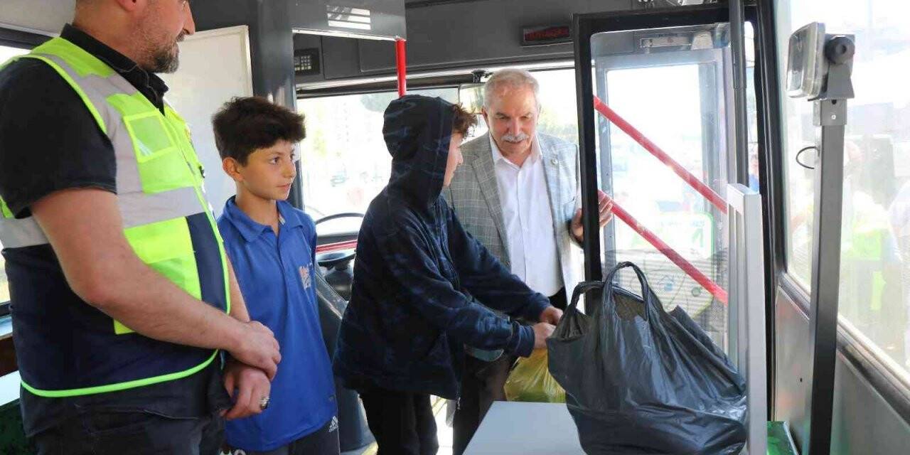 Atığını getiren harçlığını alıp gitti