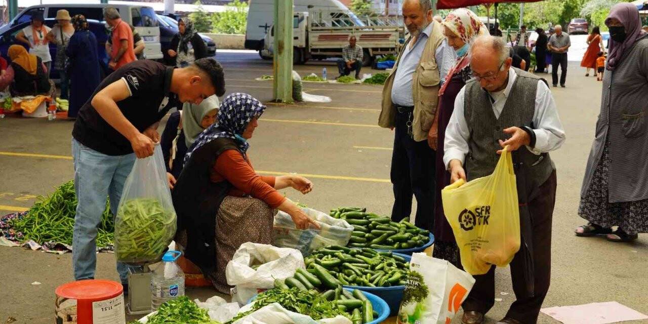 Köylü pazarında üreticiden tüketiciye taze sebze ve meyve