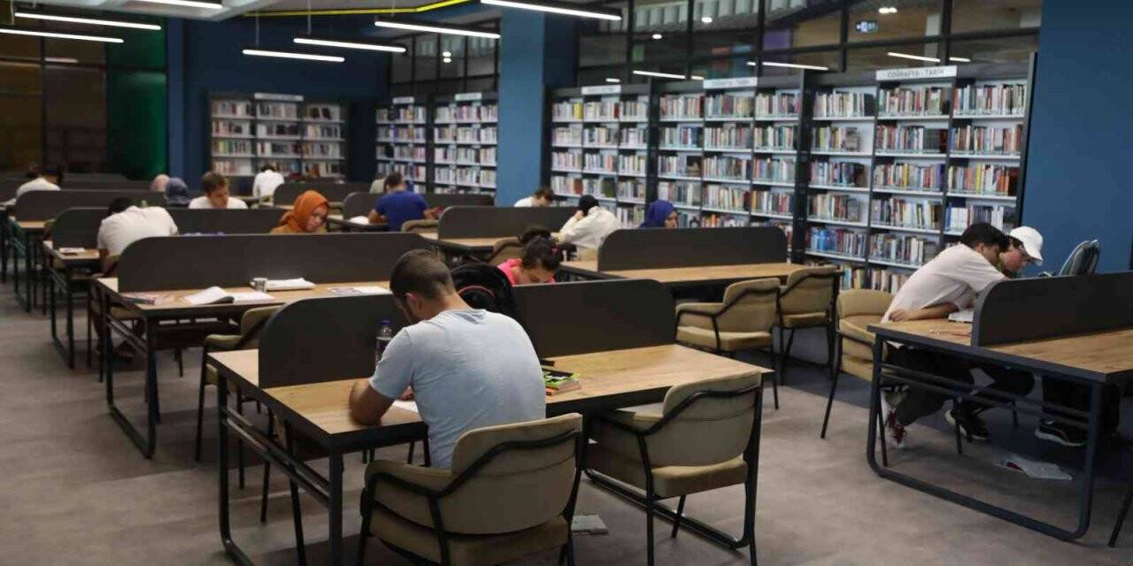 Kitap Kahve’ye ziyaretçi akını