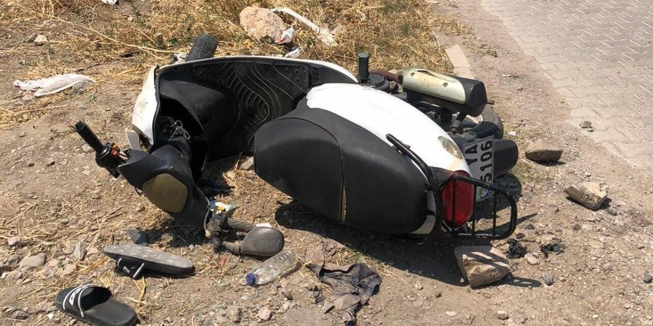 Devrilen motosikletin sürücüsü ağır yaralandı