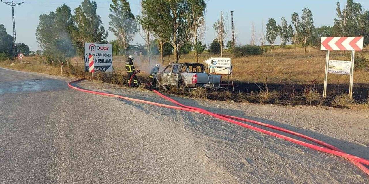 Çorlu’da arızalanan araç alev aldı