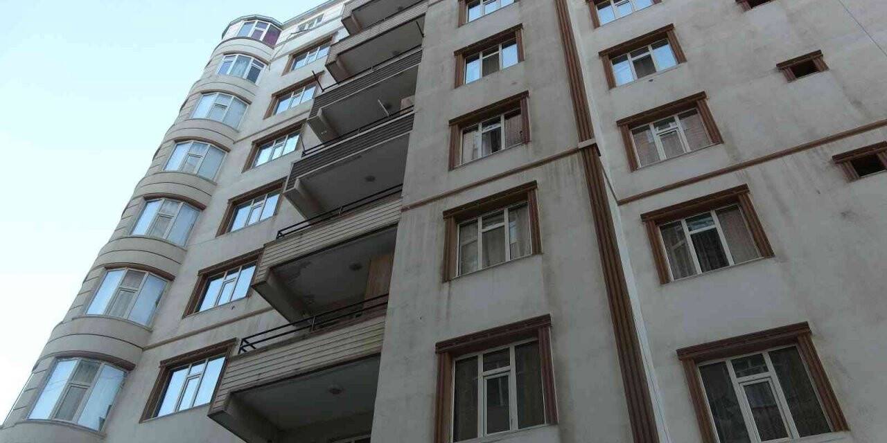 20 yaşındaki genç önce annesini, ardından kendini vurdu