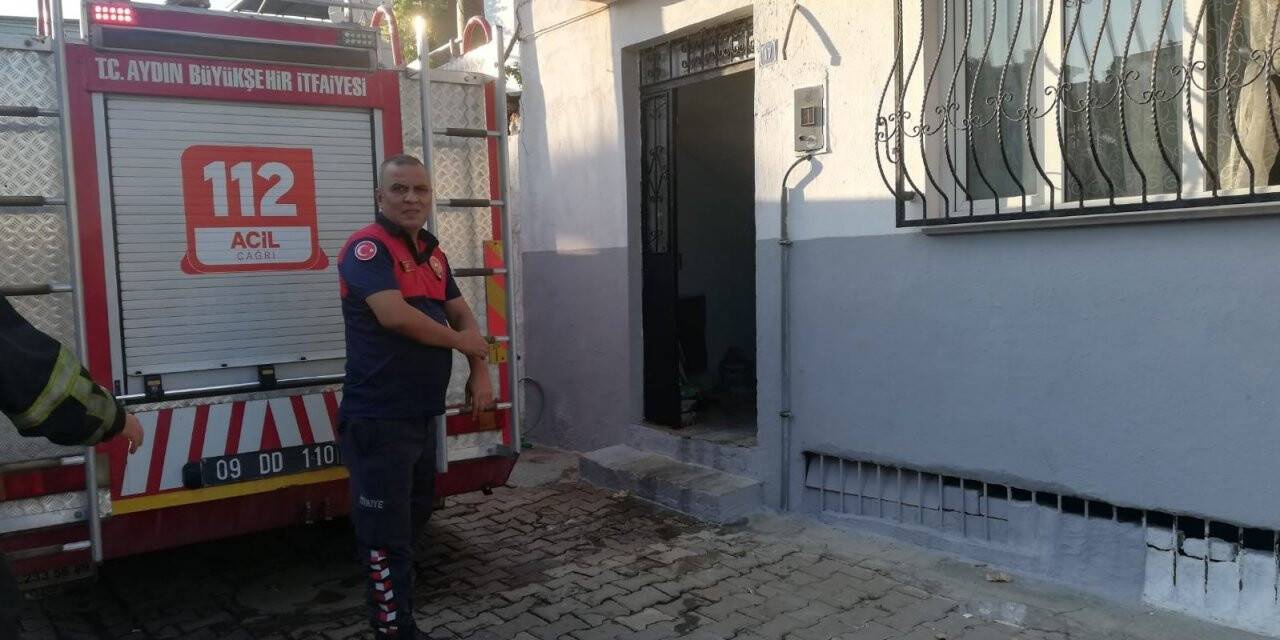 Ocakta unutulan yemek evi yakıyordu