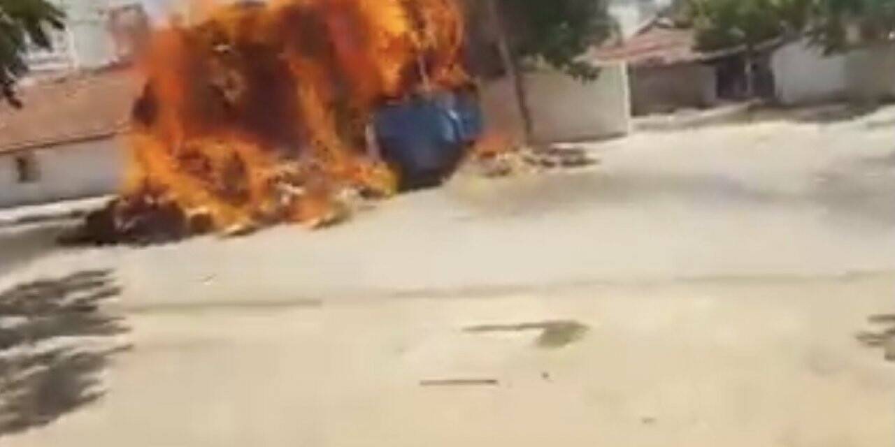 Edirne’de park halindeki midibüste yangın