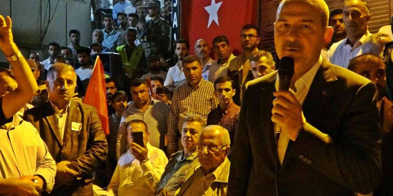 Bakan Soylu, şehit olan güvenlik korucularının taziyesine katıldı