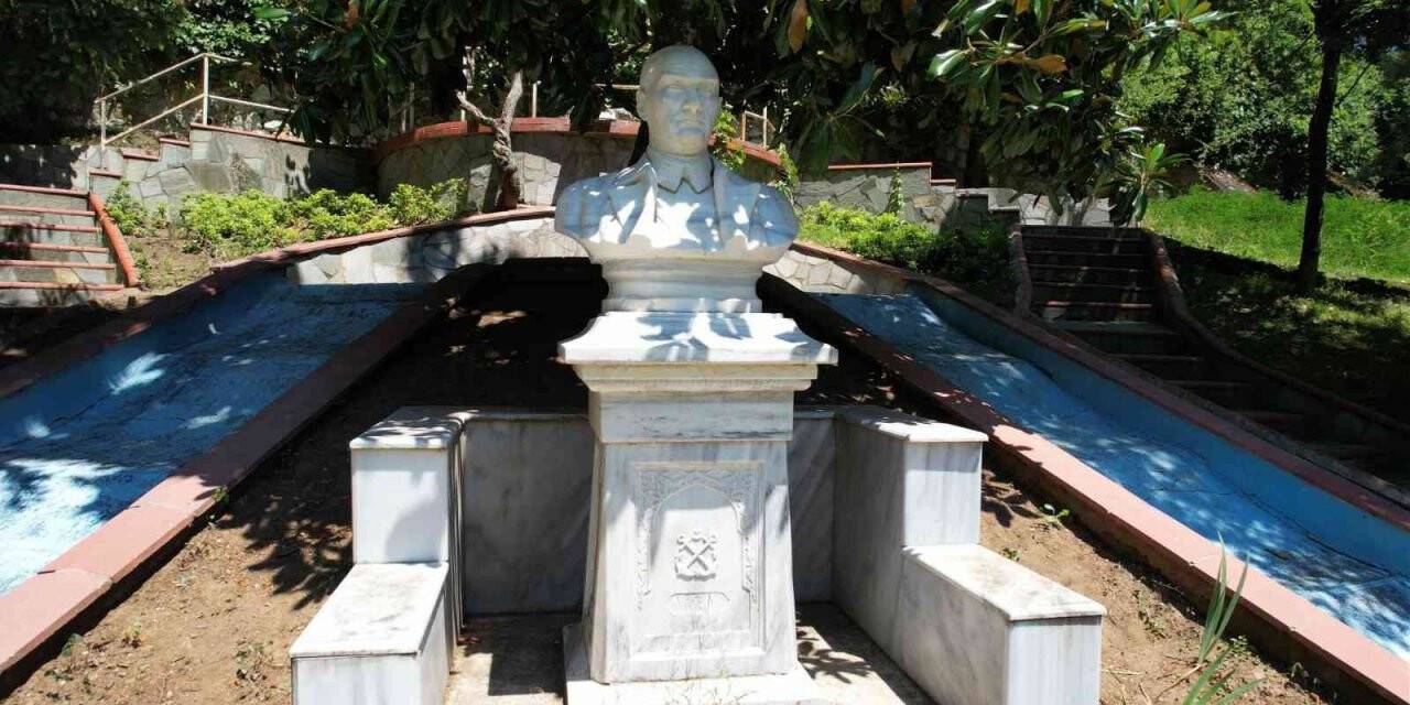 Atatürk’ün poz vererek yaptırdığı tarihi büst Termal’de sergileniyor