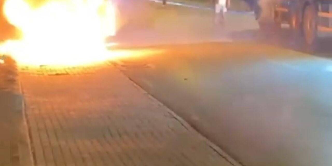 Seyir halindeki cip alev topuna döndü