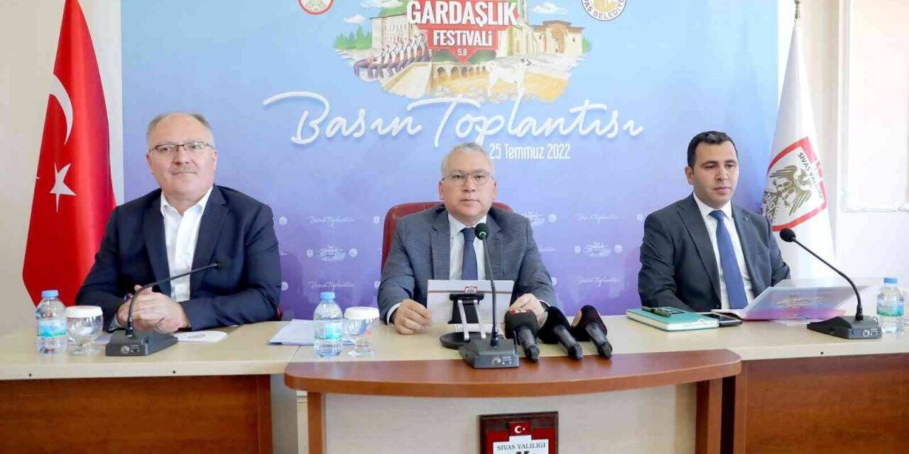 Şimşek:  “Sivaslıların birlikteliğini herkese göstereceğiz”