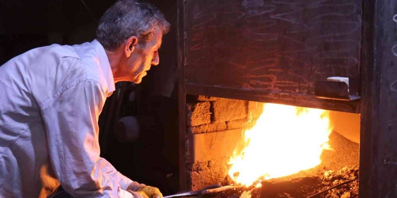 Malatya’da 45 yıldır demire şekil veriyor