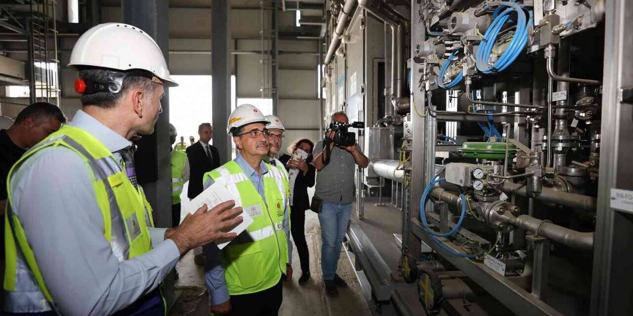 Bakan Dönmez duyurdu: Türkiye kışa doğal gaz depoları dolu giriyor